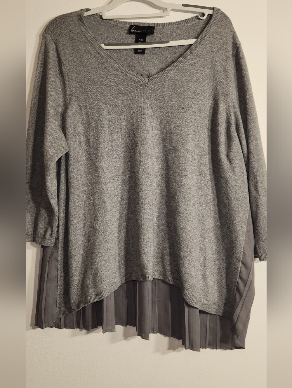 Lane Bryant Gray V-Neck Knit Sweater, 3/4 Sleeves, Sheer Crinkled Back. 18/20